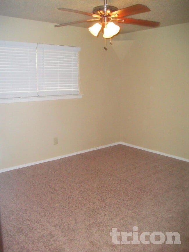 Building Photo - 1703 Sagebrush Trail