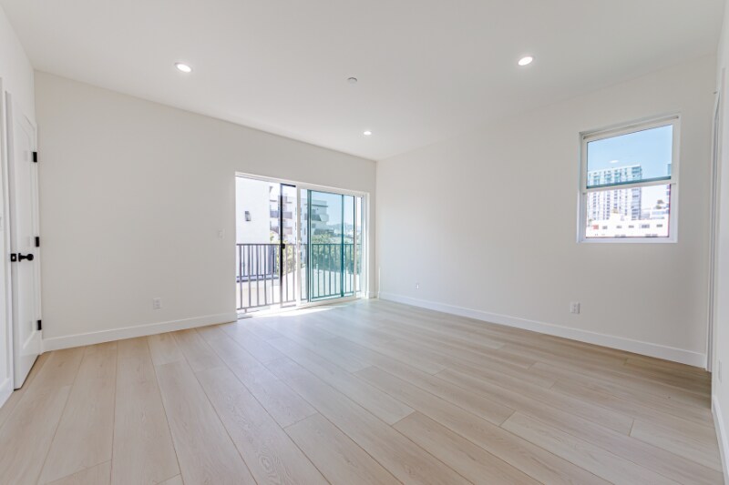 Building Photo - 1330 Tamarind Ave