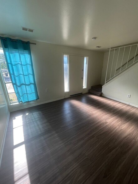 Building Photo - 1303 S Coffman St