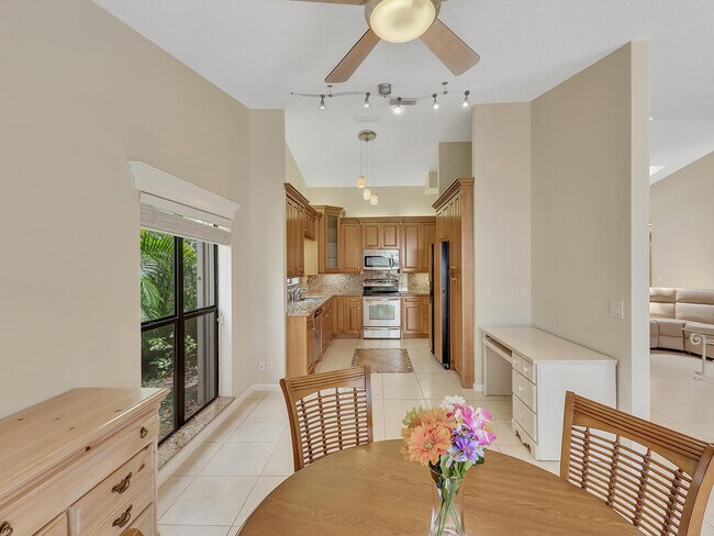 Building Photo - 7747 Villa Nova Dr