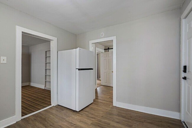 Building Photo - 184 Dahlia Ave NW