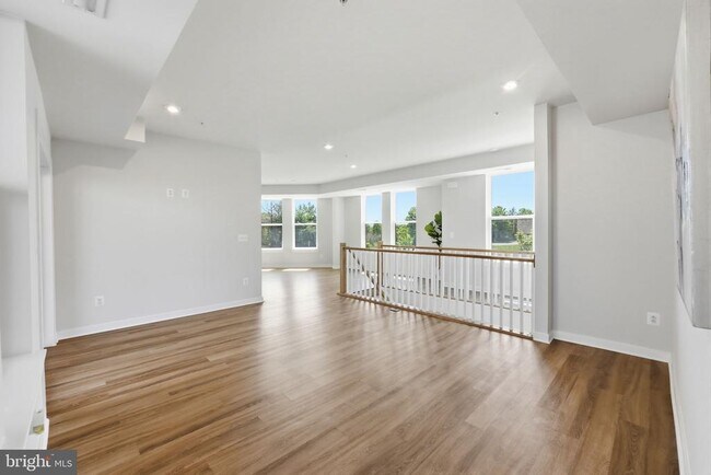 Building Photo - 43830 Middleway Ter