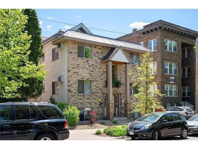 Building Photo - 1913 Emerson Ave S