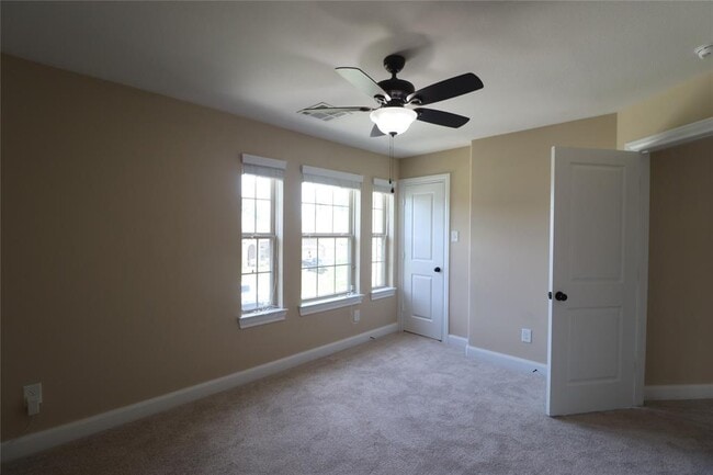 Building Photo - 8411 Creekside Timbers Dr