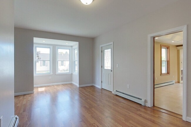 Building Photo - 520 Main St