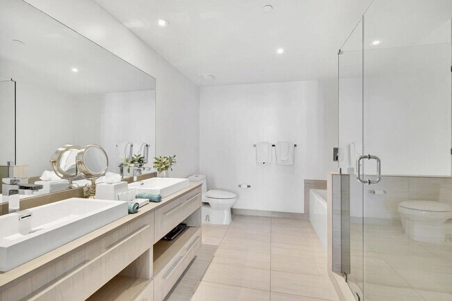 Building Photo - 4010 S Ocean Dr