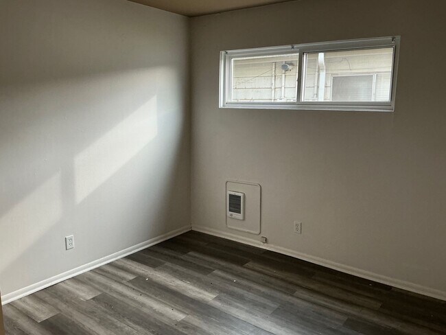 Building Photo - 1113000