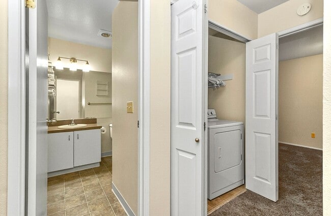 Building Photo - Harbour Point Blvd townhome for rent!