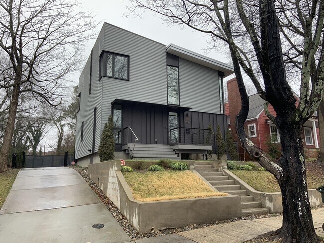 Primary Photo - 558 New Bern Ave