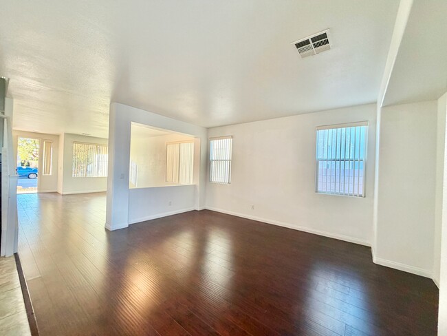 Building Photo - 2952 Jacaranda Dr