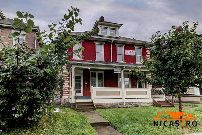 Building Photo - 138 E 11th Ave