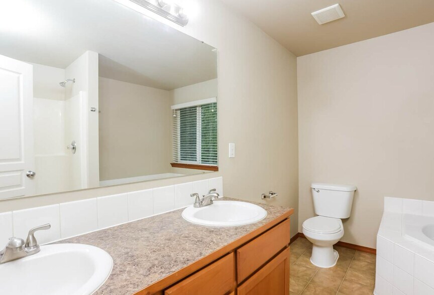 Building Photo - 6231 Charlotte Ave SE