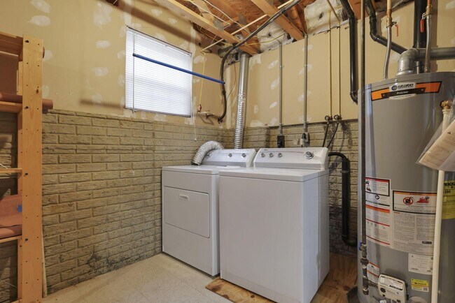 Building Photo - 243 Oxford Oak Dr