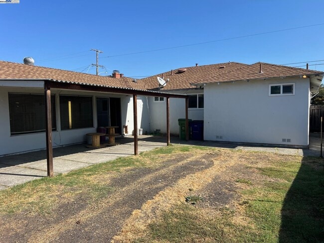 Building Photo - 14533 Acacia St