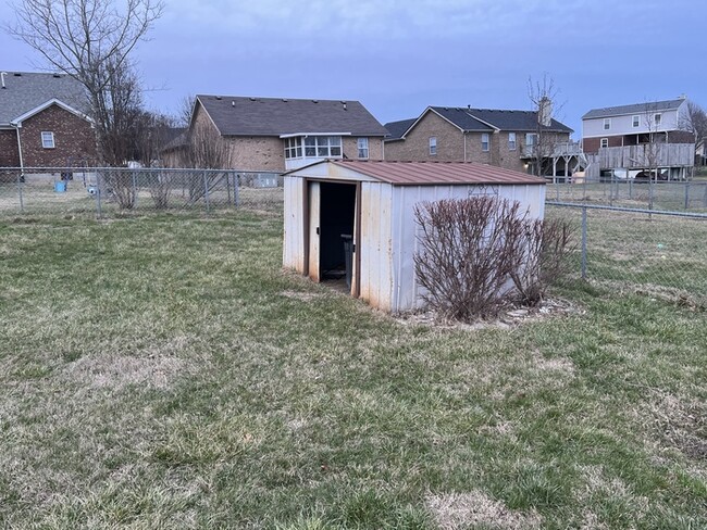 Building Photo - Ranch rental with split floor plan