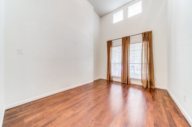 Building Photo - 10811 Marot Field