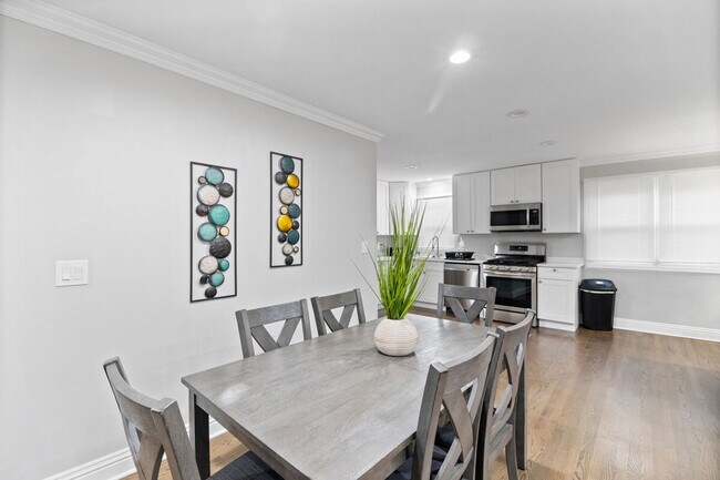 Building Photo - 1071 Johnston Dr