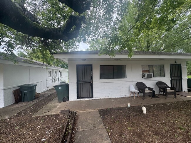 Primary Photo - 4360 Dorris St