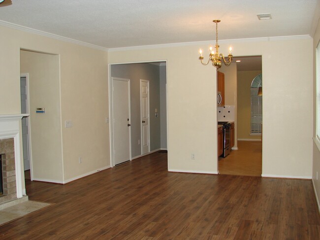 Building Photo - 2910 Blue Dawn Dr