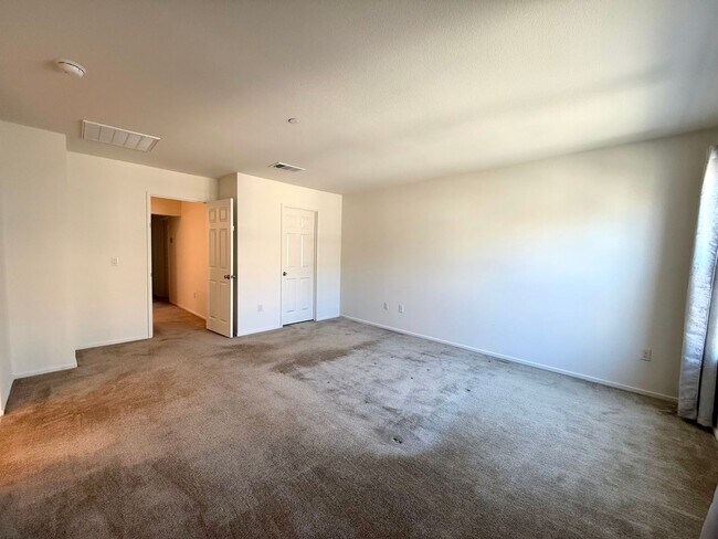 Building Photo - Modern Three Bedroom Townhouse in gated community of El Paseo $2,995.