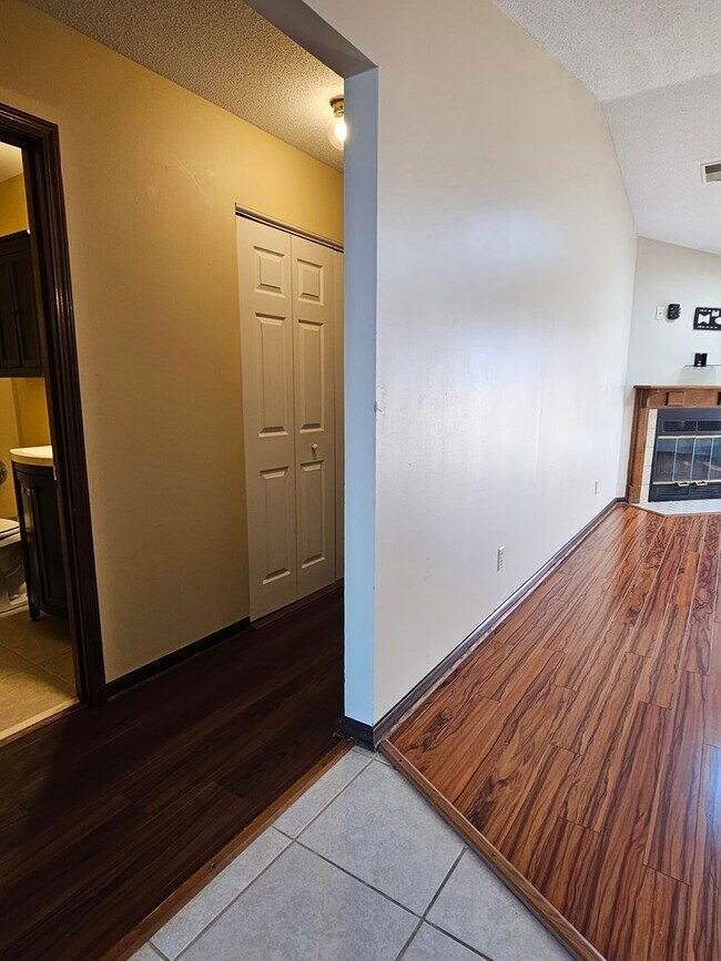 Building Photo - 508 Independence Ct