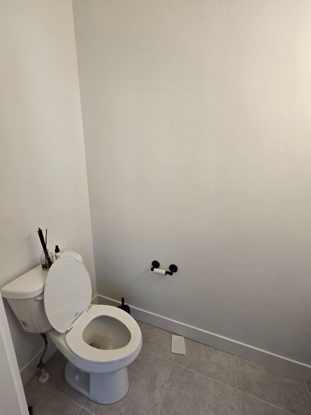 Building Photo - 896 N 560 W St