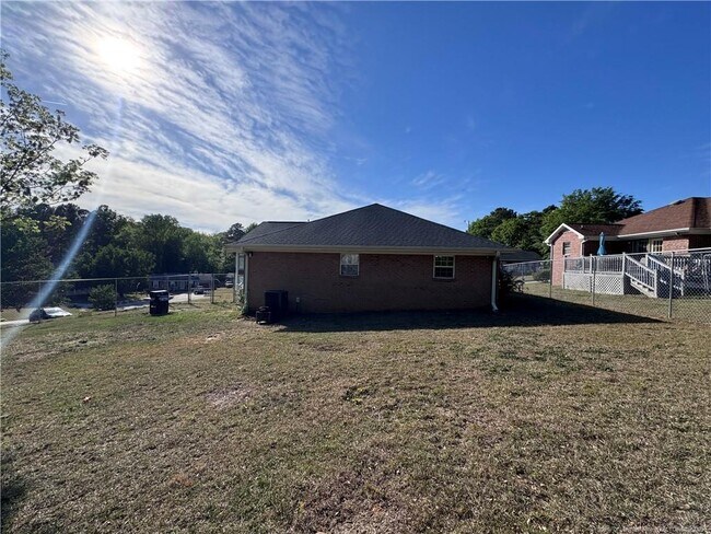 Building Photo - 1535 Londonderry Pl