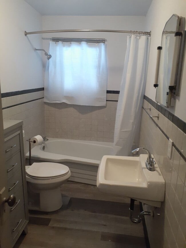 Building Photo - Super Cute 3 bed 1 bath country home