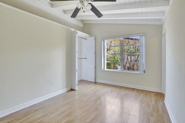 Building Photo - 1733 SW 5th Ct