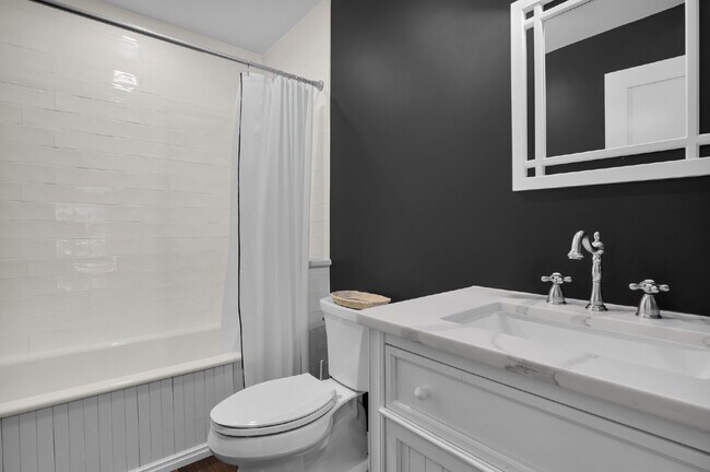 Building Photo - "Coastal Comfort Awaits: Spacious 3-Bed, 3-Bath Furnished Retreat in Moss Creek on the Marsh!"