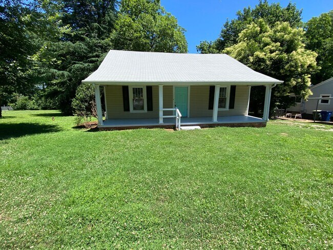 Primary Photo - Charming, 3 bedroom Home for Rent in Graham!