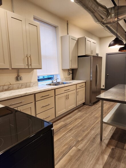 Building Photo - 618 Saint Joseph St