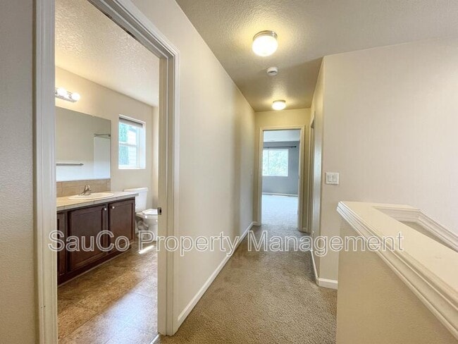 Building Photo - 321 NE 66th Ave