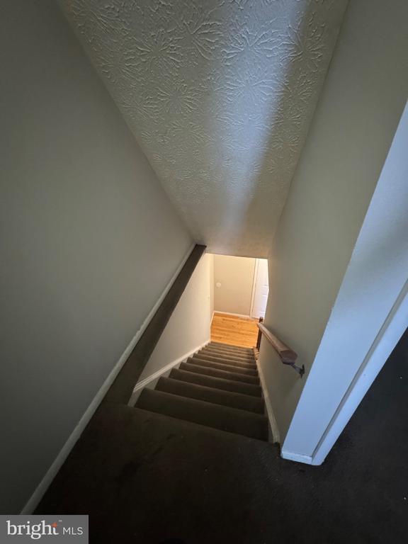 Building Photo - 1404 Elm Grove Cir