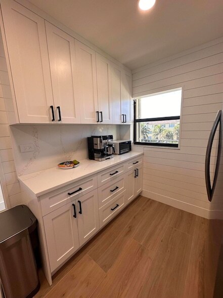 Building Photo - 7430 S Ocean Dr
