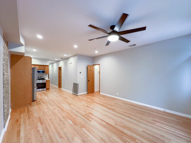 Building Photo - 1426 N Bosworth Ave