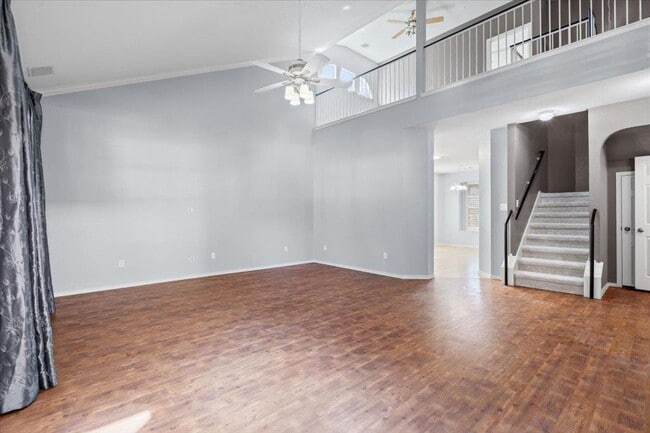 Building Photo - 633 Fairway