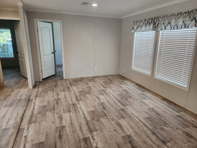 Building Photo - 3900 Nesrus Ln