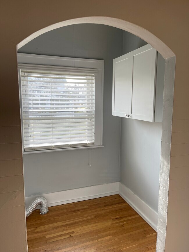 Building Photo - 10 S Preston St