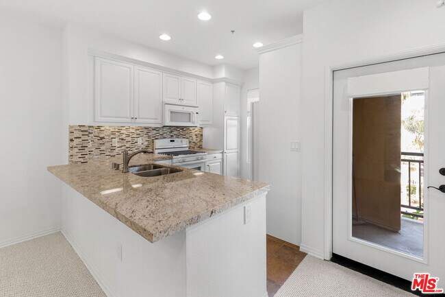 Building Photo - 6020 S Seabluff Dr