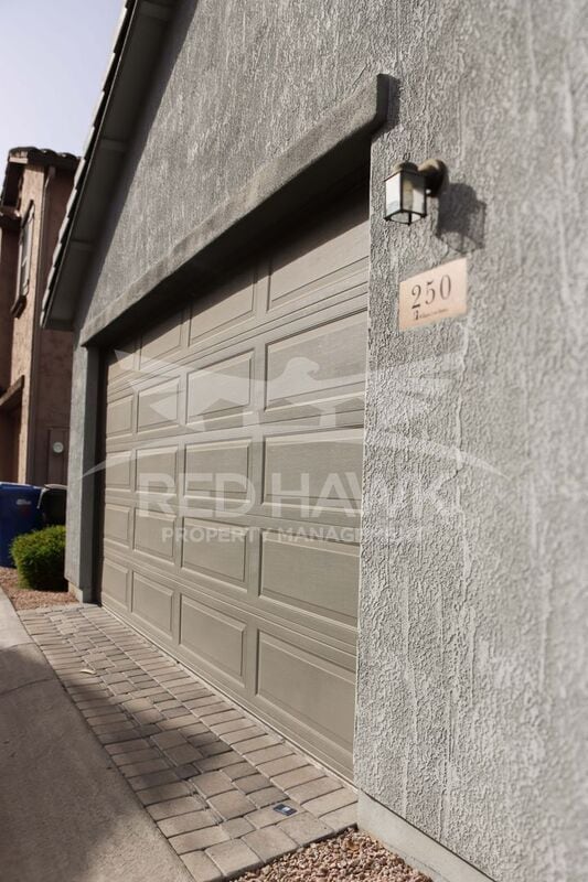 Building Photo - 250 N Sandal