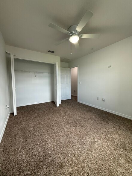 Building Photo - 2259 Seven Oaks Dr