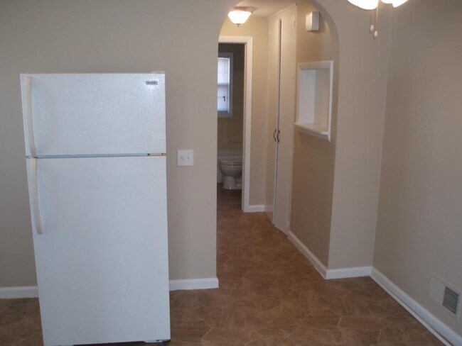 Building Photo - 922 Melvin Court # 2