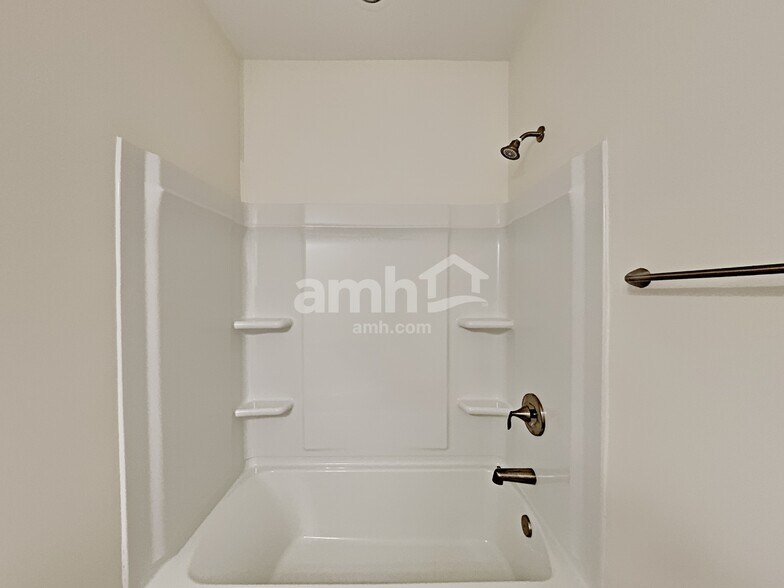Building Photo - 114 Lindridge Dr