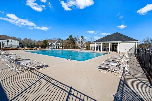 Building Photo - 7185 Sylvan Retreat Dr