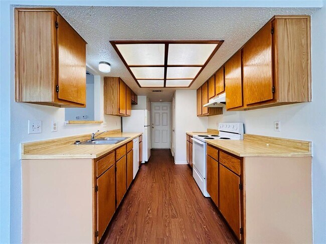 Building Photo - 9300 Kempler Dr