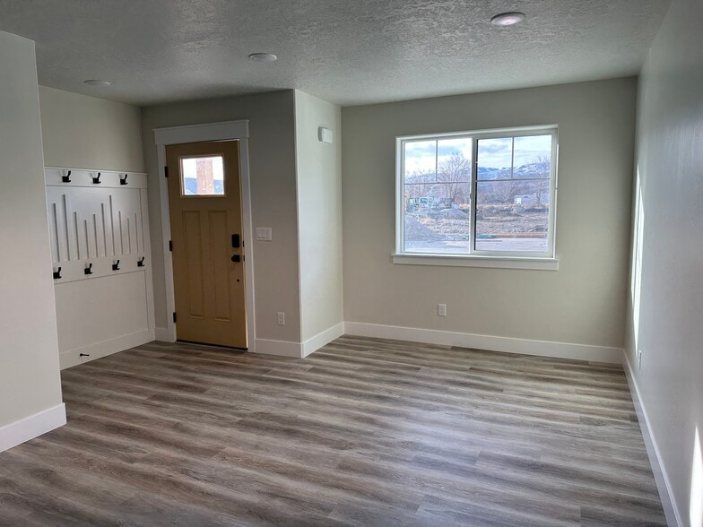 Building Photo - 3780 Philbin Rd