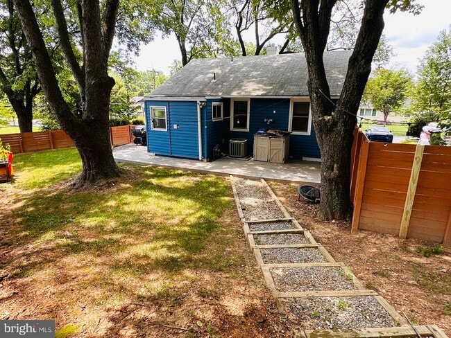 Building Photo - 1504 Lewis Ave