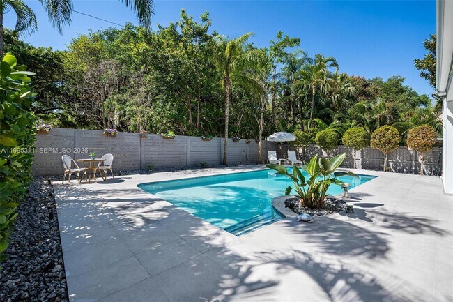 Building Photo - 696 NE 67th St