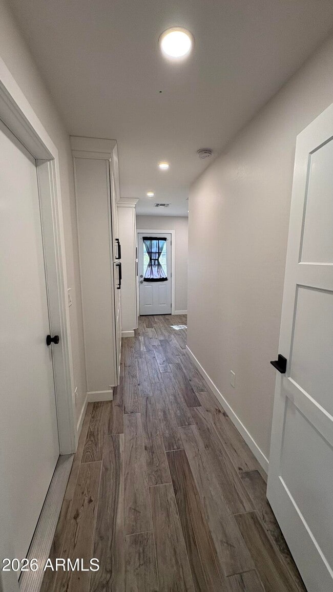 Building Photo - 4422 W Greenway Rd